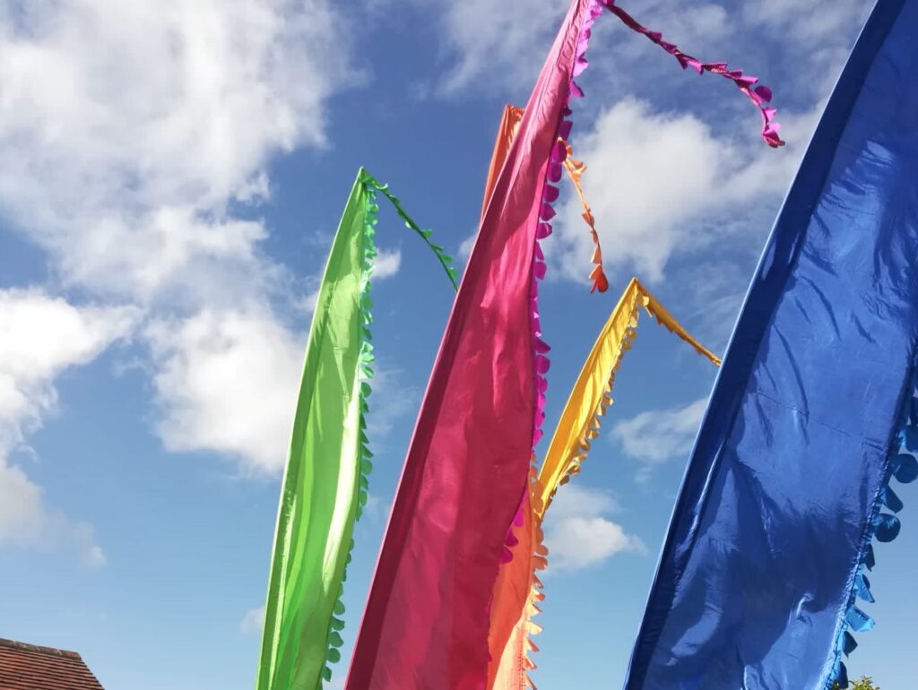 Festivalvlag Dino Staart (5.8m + 1.55m)